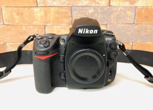 D700